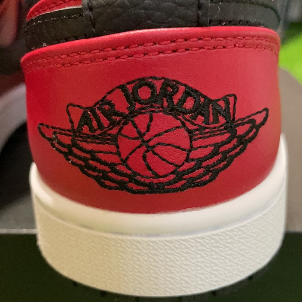 Air Jordan 1 Low Reverse Bred Pebbled Swoosh 🔥 - Picture 6 of 10